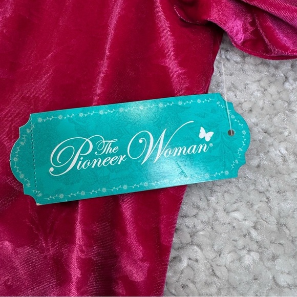 NWT pioneer woman stamped velvet peasant top. Red pink. Lace cuff XXXL - Picture 5 of 10